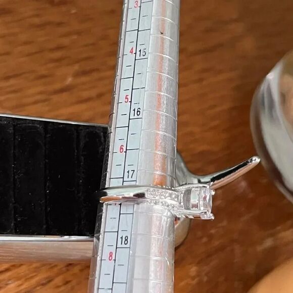 NWOT Silver Size 7 Gorgeous Ring with lots of bling, - Picture 9 of 12